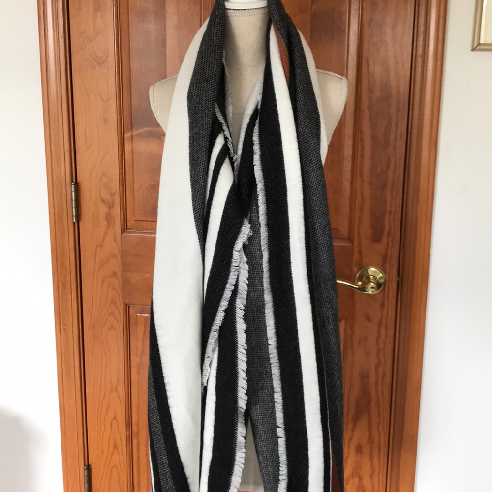 NWT Forever 21 Scarf